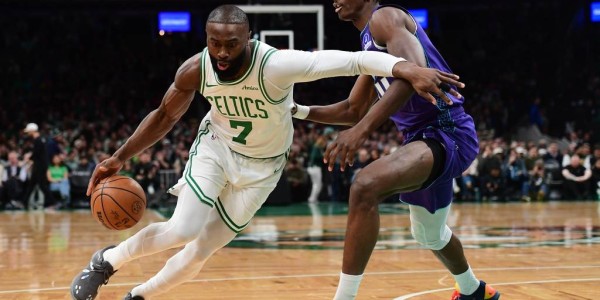 杰伦布朗20+11怀特29分均空砍 黄蜂擒凯尔特人6连胜