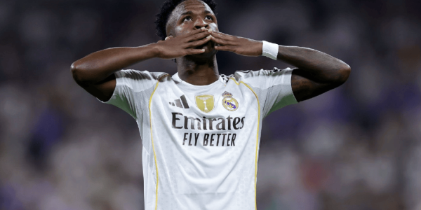 维尼修斯双响+造红牌！姆巴佩破门伤退，皇马3-1黄潜重返西甲第一