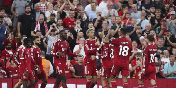 利物浦是1960年的纽卡后，英超首支每场丢2球但前2轮全胜的球队