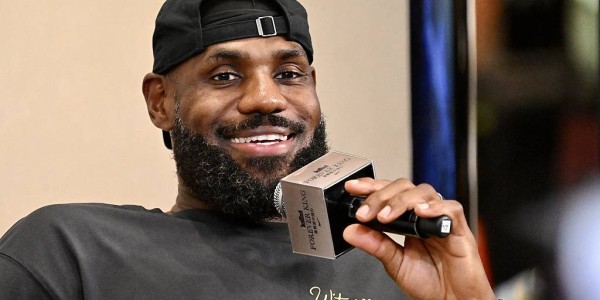 《人民日报》8日刊发詹姆斯文章：篮球是连接彼此的桥梁