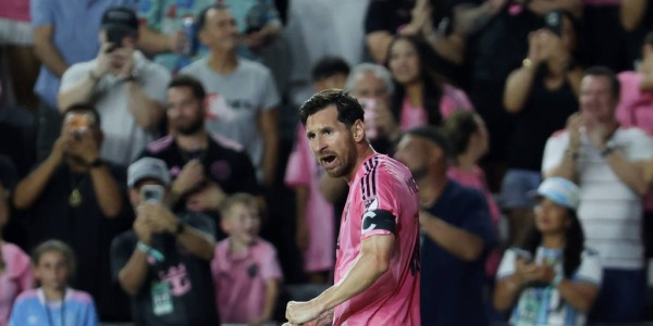 不靠谱转会：切尔西强购维尼修斯 利物浦短期租借梅西