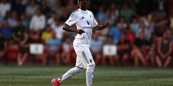 曼联小妖头部受重创被抬下，比赛直接取消！阿莫林征召一人参与备战阿森纳