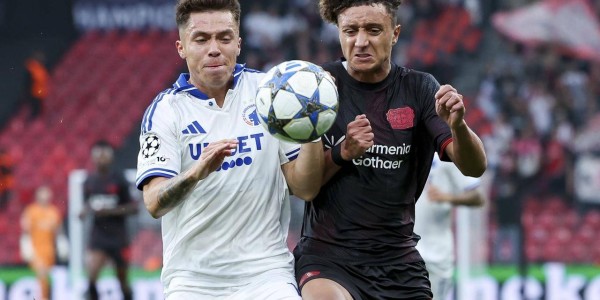 欧冠：2-2，滕哈赫前东家险阴沟翻船，2次落后+补时乌龙球绝平