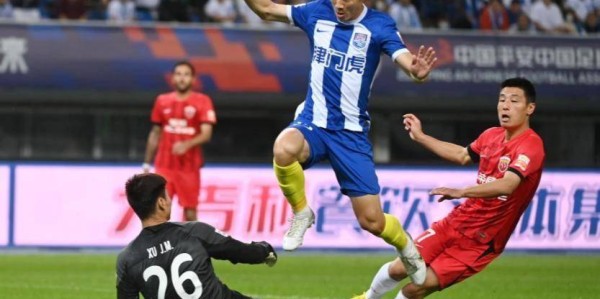 津门虎0-5惨败西甲埃尔切！半场丢5球暴露中超与欧洲差距，吴兴涵加盟也难救后防线危机
