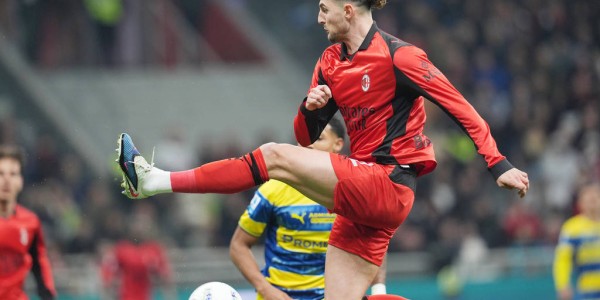 意甲-特罗伊洛头球绝杀 米兰主场0-1帕尔马落后榜首10分