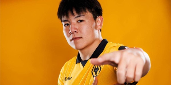 徐彬能超越前辈戴伟浚吗？加盟狼队为中国足球争光，网友议论纷纷