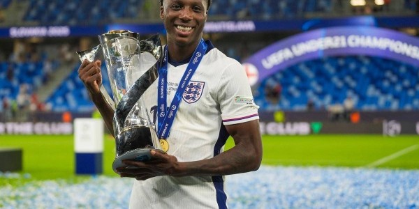 国米边卫引援遇阻：三大对象一个比一个贵，谁来接邓弗里斯的班