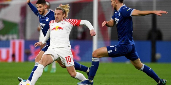 25152期胜负彩前瞻 | 德甲焦点战：奥格斯堡保级关键战，莱红牛争冠不容失分！