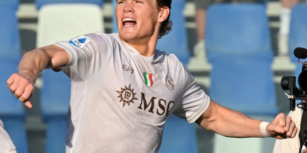 （体育）足球——意甲：那不勒斯胜萨索洛