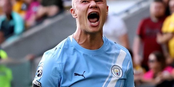 曼城输球哈兰德孤掌难鸣，阿森纳五球狂胜登顶英超！15岁小将助攻