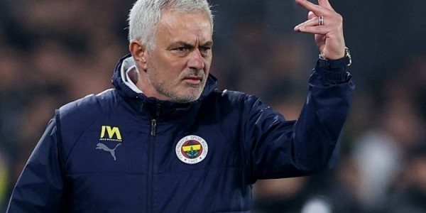 火线复出！曝62岁穆帅将时隔25年再执教本菲卡 20天前被其打下课