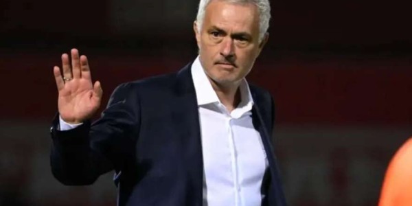 穆里尼奥一脚踢飞质疑！3-0完胜背后藏着你不敢看的人性真相