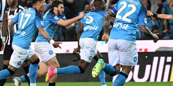 意甲焦点战：那不勒斯VS科莫——实力差距下的胜负天平与比分推演