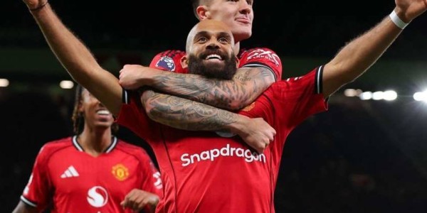 鲁尼对姆贝莫由黑转粉，称其为曼联今年最成功的引援