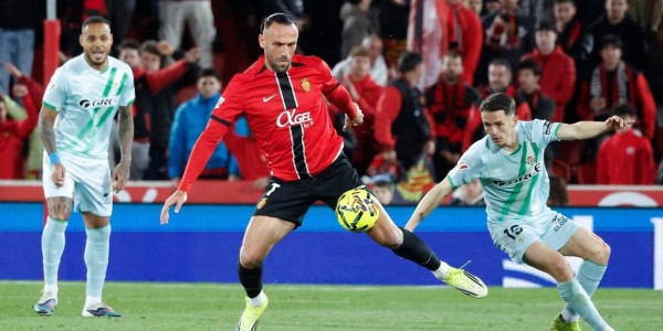 西甲最新积分榜更新：马竞0-3惨败，贝蒂斯与瓦伦西亚皆获胜