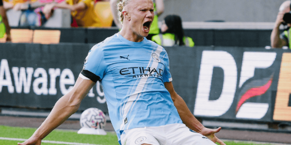 哈兰德双响，超越快乐男孩！新援传射建功，曼城4-0狼队夺开门红