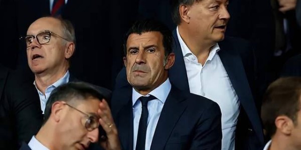 25年仇恨！52岁菲戈观战欧冠，巴萨万人狂嘘不原谅叛徒