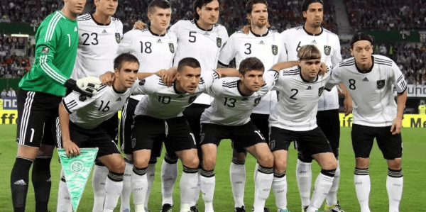 德甲生死对决！圣保利主场死磕莱比锡，保级韧性VS欧冠野心谁能破局？