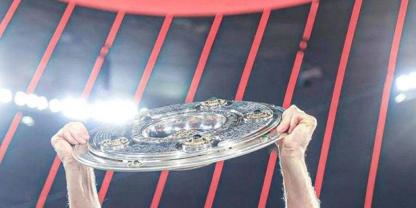 名宿直言拜仁困难：主力替补实力差距大，高压逼抢太耗体力困扰多