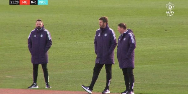 英超对手丢分曼联有望保四冲三！卡里克誓要破密集，期待埃弗顿挑战