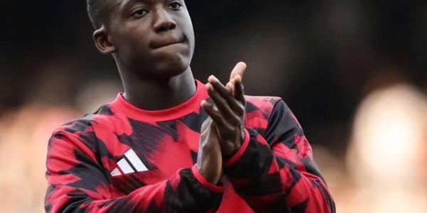 索要10倍薪资未果！曼联20岁中场新星不满，两日内决定自己的未来