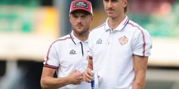 赛前三罐红牛38岁瓦尔迪上演意甲首秀，队友模仿其赛前喝红牛