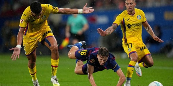 巴萨球迷心碎！两巨星伤情不明，欧冠前景蒙上阴影？