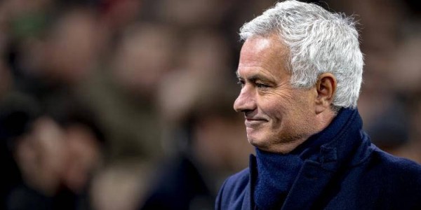 从1-0到2-1逆转！穆帅强势执教 本菲卡创三大纪录双线奋战欲阻击皇马