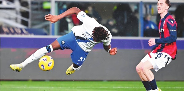 滕哈赫高压逼抢战术革新曼联：数据解析与实战影响