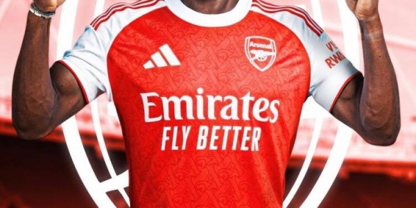 罗马诺：埃泽转会文件已签署，必须及时完成手续才能出战利兹联