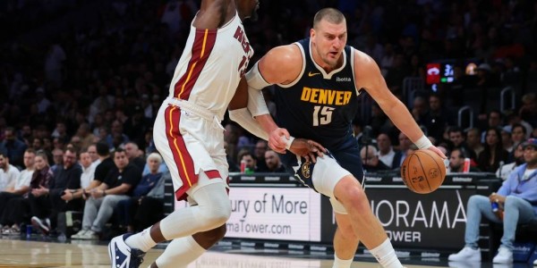 韧带没损伤！约基奇遭左膝过度伸展 将在四周后复查