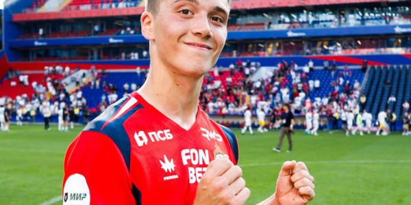 曝曼联或500万签中场小妖！6场3球1助攻，他有儿魔梦尤其敬仰弗爵