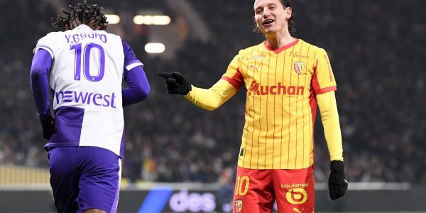 随着图卢兹0-3朗斯,法甲最新积分榜出炉:巴黎圣日耳曼落后榜首4分