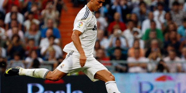 欧冠赛场上的任意球大师：C罗领先群雄