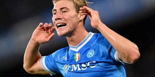 曼联4400万卖霍伊伦德基本谈妥！巨头为转会志得意满，承诺继续买人