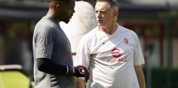 申花为了冠军拼了，引进前AC米兰、阿森纳教练，补强最弱一环