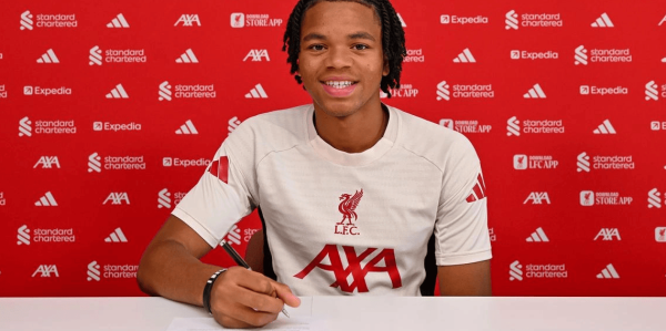 利物浦官宣：17岁的绝杀英雄恩古莫哈签下首份职业合同