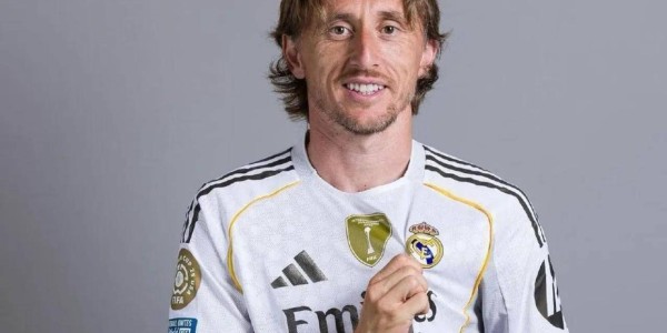 皇马官宣！亿元先生被挂牌，中场锁定德甲天才，锋线瞄准英超爆点