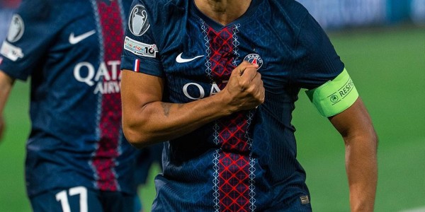 巴黎备战巴萨前连损大将，恩里克的卫冕冠军怎么了？