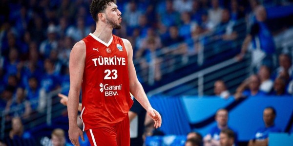 欧洲杯MVP投票：申京暂时领跑 约老师字母分列23