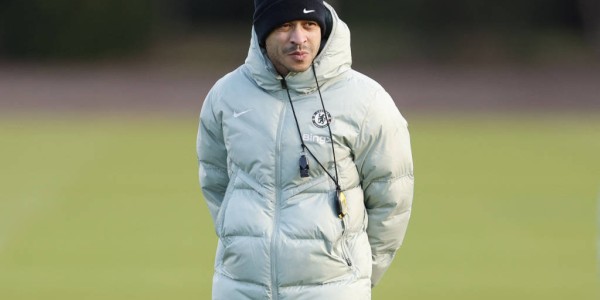 切尔西的未来：罗塞尼尔的战术抉择与球队稳定性的挑战