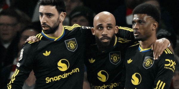 3-2绝杀！0-3惨败！曼联掀翻阿森纳，那不勒斯罕见崩盘，巴萨登顶