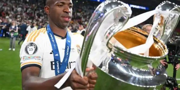 维尼、巴佩如何选择？阿韦洛亚参考：弗格森如何选择鲁尼、C罗