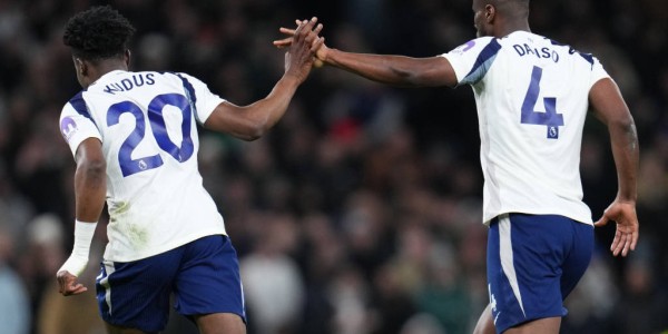 热刺球员困惑于弗兰克的战术调整：谁在掌控更衣室？