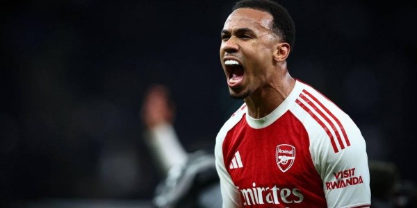 前裁判呼吁整治英超角球混乱：已经成为笑话 像在打橄榄球