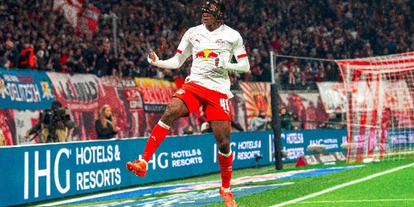 曼联转会：红魔相中10球7助德甲妖锋，中场引援目标或遭死敌截胡