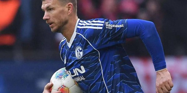 哲科老骥伏枥再展锋芒，与C罗同样自律，沙尔克04捡到宝，力争重返德甲！