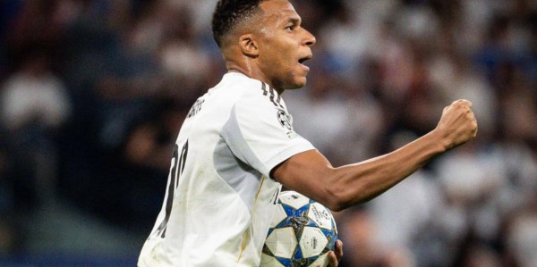 姆巴佩罕见帽子戏法，欧冠进球数超60，追赶C罗王者