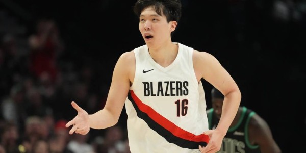 杨翰森战灰熊出场3分半 砍2分1板2失误1犯正负值-10