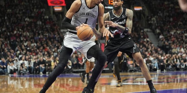 文班亚马12+8&amp;5帽福克斯20分 马刺击败猛龙迎十连胜